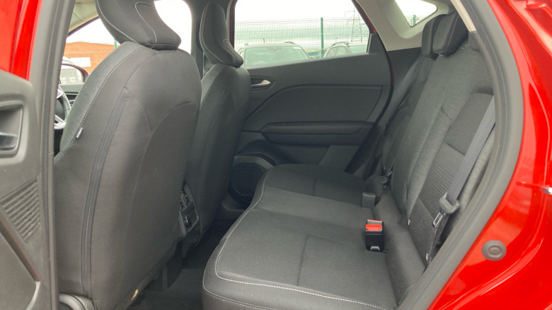 Renault Captur 1.3 TCE 140 Iconic 5dr Petrol Hatchback